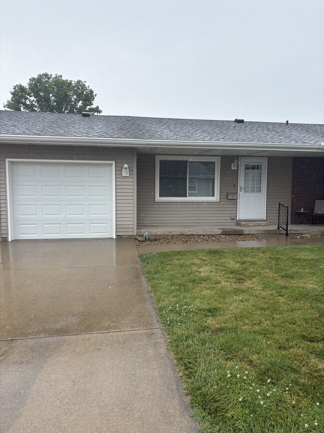 Building Photo - 2420 Wakefield Dr