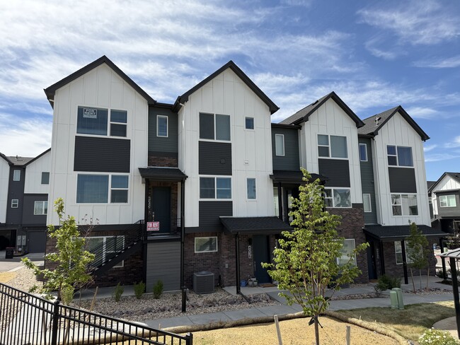 Building Photo - 4050 Ascend Grv