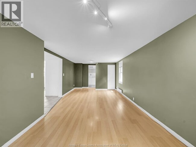 Photo - 758 Pierre Ave