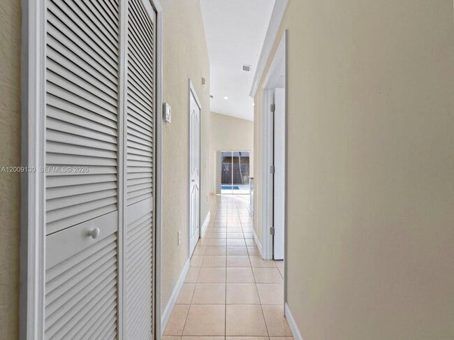 Photo - 704 SE 14th Pl