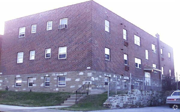 Photo - 7408 - 7428 Alma St