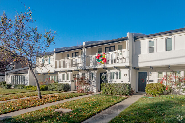 Building - Villa De Los Gatos Apartments