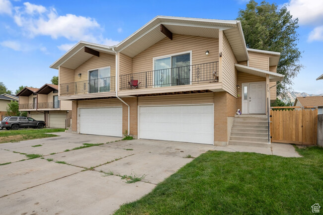 Two car garage and driveway - 4713 S Xanadu Cir Townhome