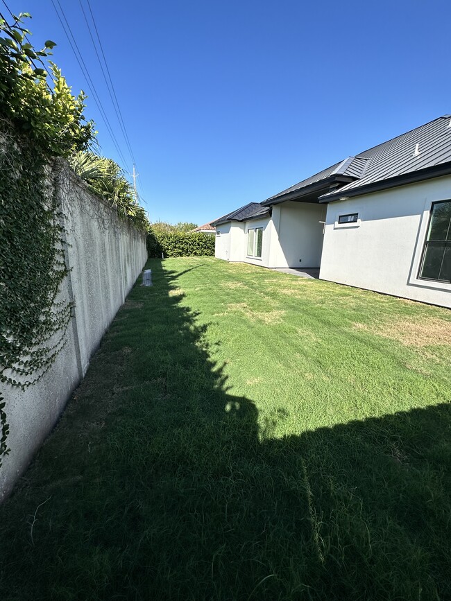 Photo - 124 Sea Grape Ln