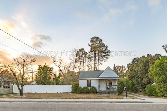 Building Photo - 1877 Kissingbower Rd
