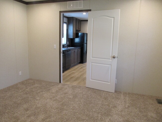 Photo - 10340 Midland Rd