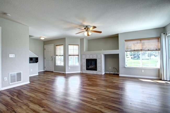 Photo - Rare Sapphire Pointe 2 bed townhome for le...