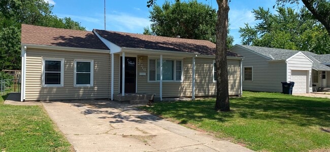 Building Photo - 2716 Bonita Ave