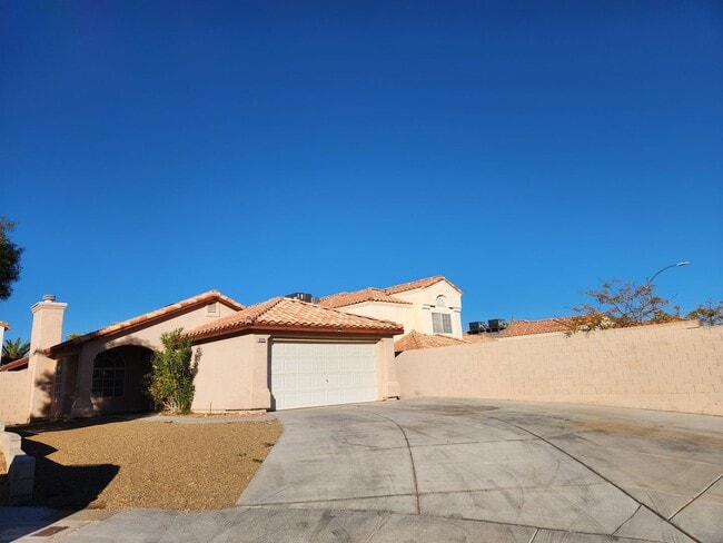 Building Photo - BEAUTIFUL SINGLE STORY HOME! NO HOA!!