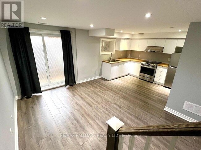 Photo - 30 Gatwick Ave