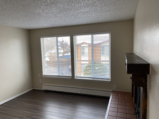 One Free Month! – 2 Bed / 1 Bath Condo – Utilities Included