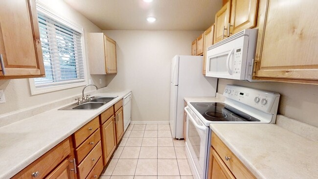 Photo - 17416-17418 8TH AVE CT E Unidad 17416