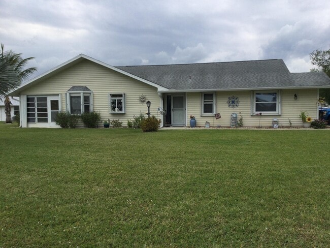 3882 SE Canvasback Pl