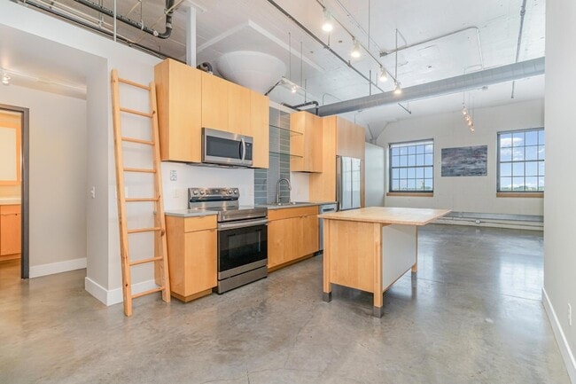 Building Photo - 730 Stinson Blvd NE Rental
