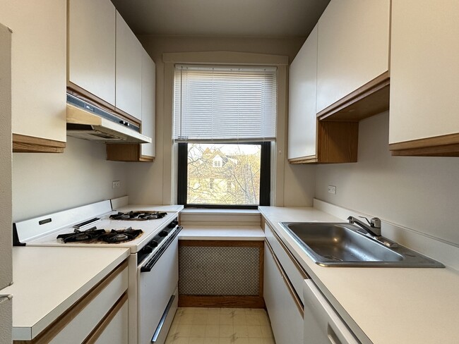 Photo - 1326 Oak Ave Unit B4