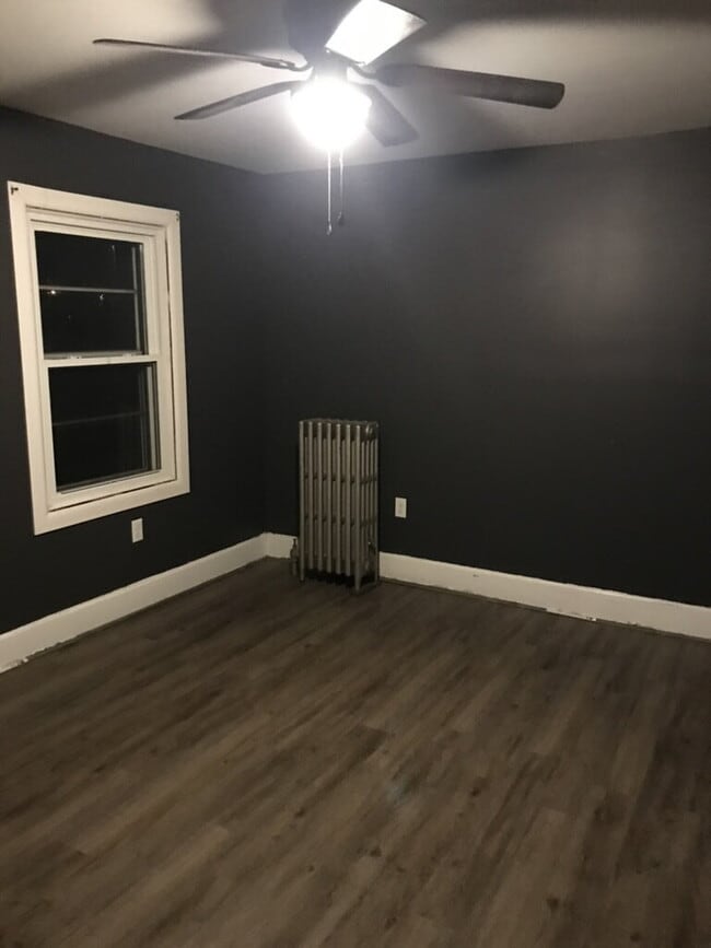 Building Photo - 2 Bedroom half double in N. end of Wilkes Barre Unit Front