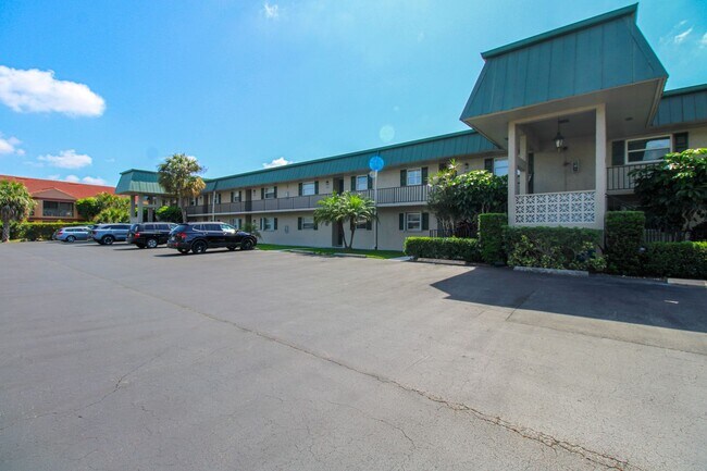 Photo - ** 55 AND PLUS QUIET COMMUNITY BY LELY ANN... Unit F9