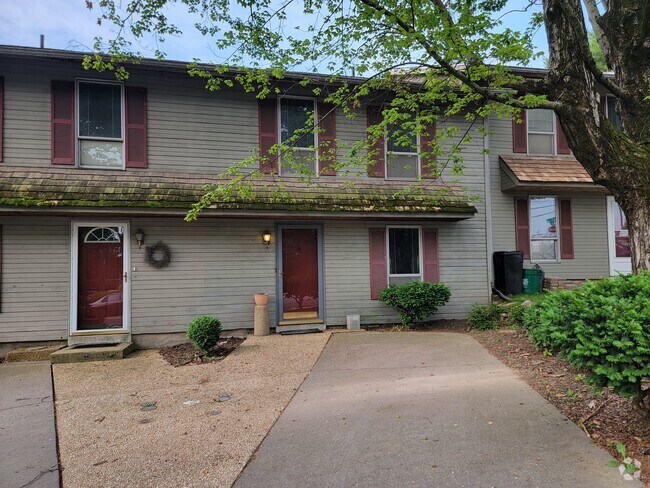 Building Photo - 541 Cloverbrook Dr Rental