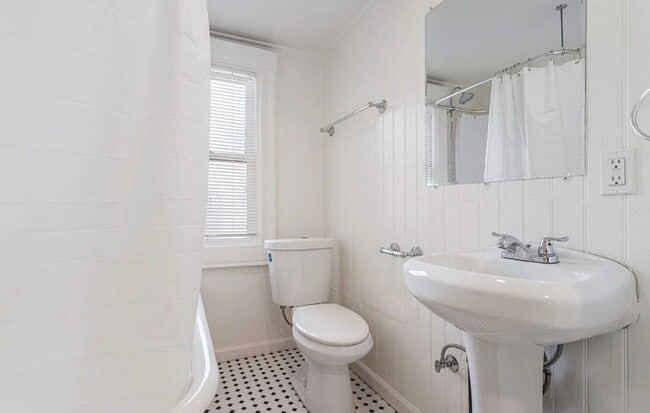 Photo - 2108 San Antonio Ave Unit 6