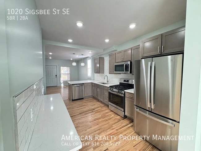 Photo - 1020 Sigsbee St SE
