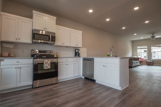 654 N Littleleaf Ter