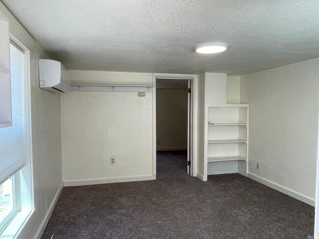 Photo - Great 1 Bedroom 1 Bath Cottage-ALL UTITLITES INCLUDED, except Power
