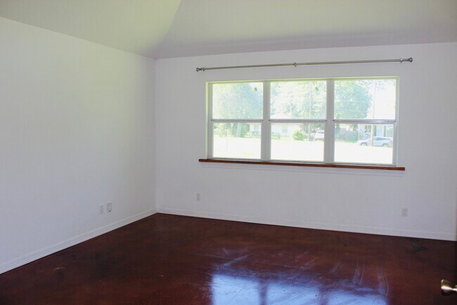 Photo - 1103 E Alamo St