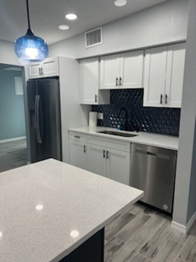 Photo - Beautiful 4/2 available now!