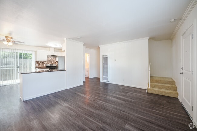 2BR, 1.5BA - 918SF - Living Room