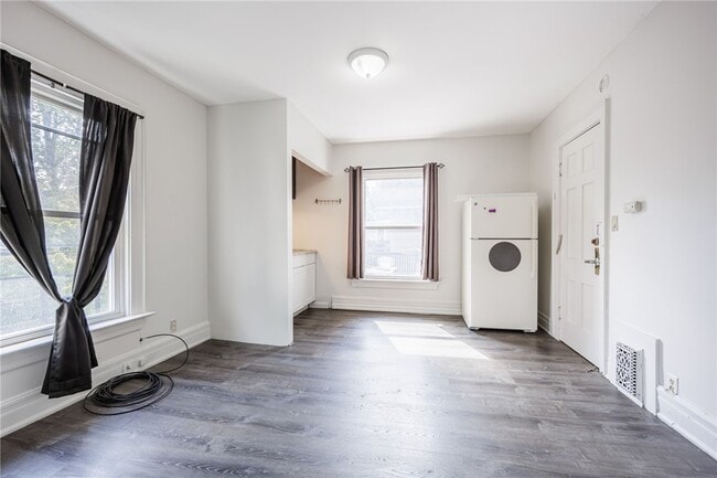 Photo - 420 Oxford St