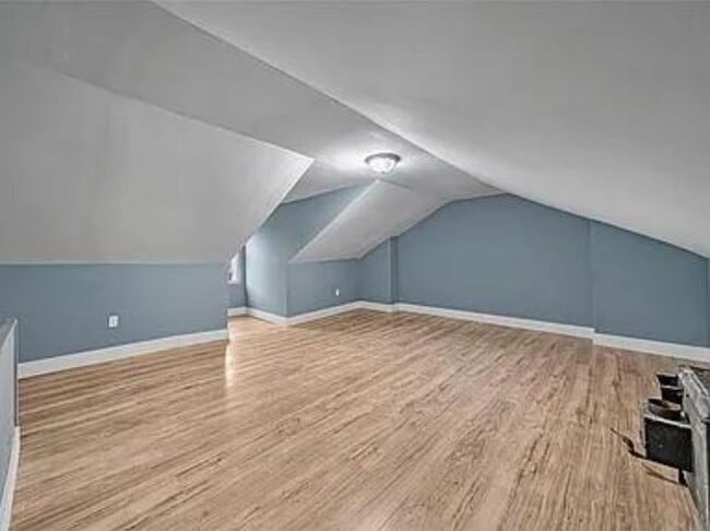 Photo - 1221 Boyle St