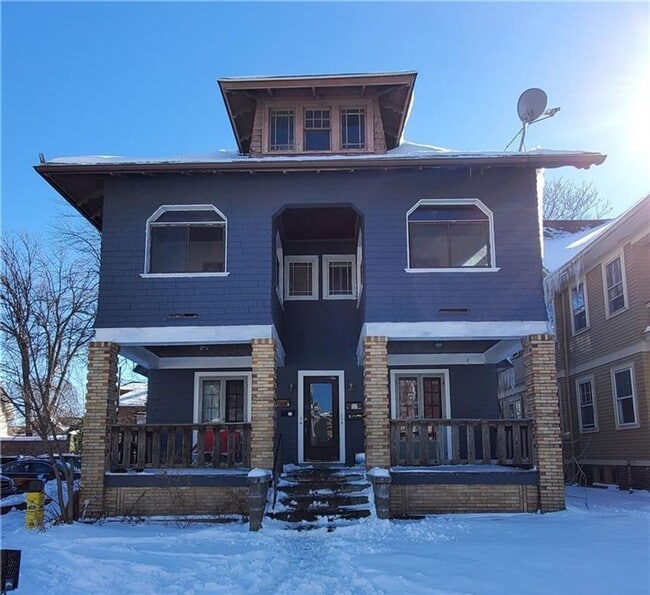 Building Photo - 96 Laburnam Crescent Unit 3
