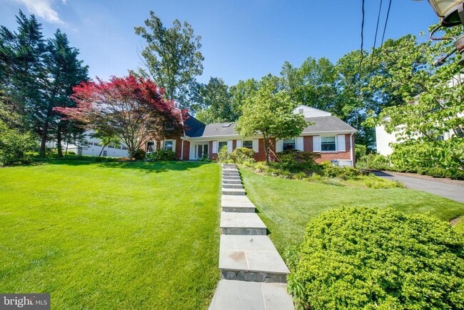 Building Photo - 1440 Highwood Dr Rental