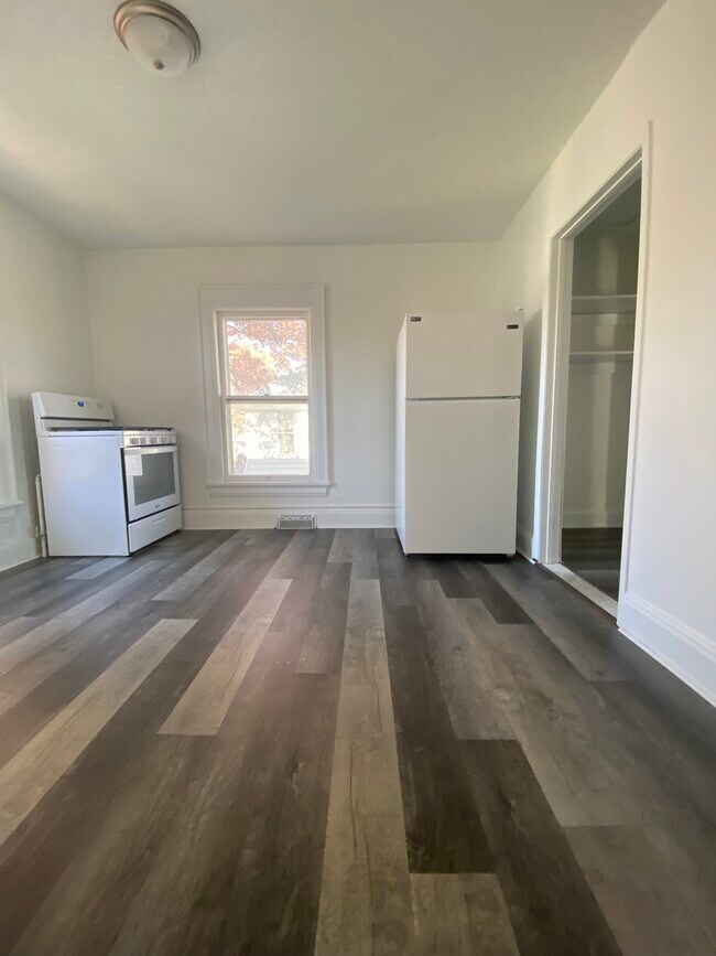 Photo - 1608 B Ave NE Unit 2