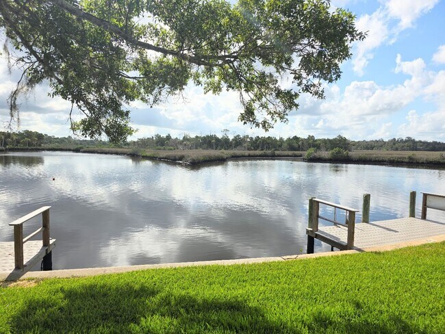 11462 W Bayshore Dr