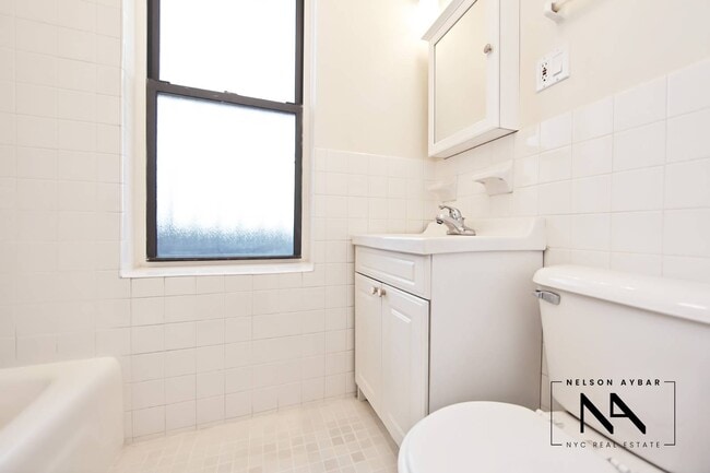 Photo - 767 Union St