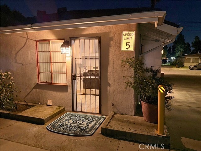 Building Photo - 843 W Walnut Ave Unit B