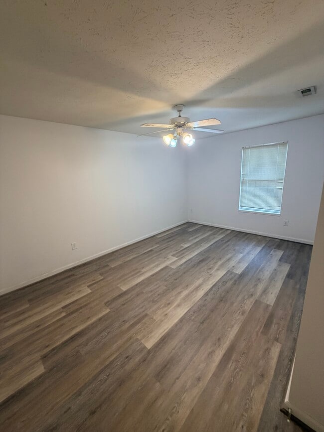 Photo - 4761 Kelvington Dr