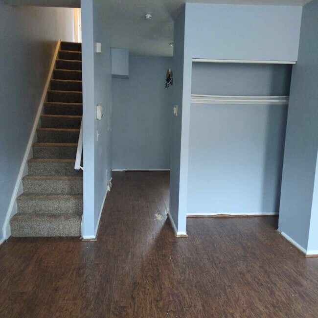 Photo - 842 N Madison St