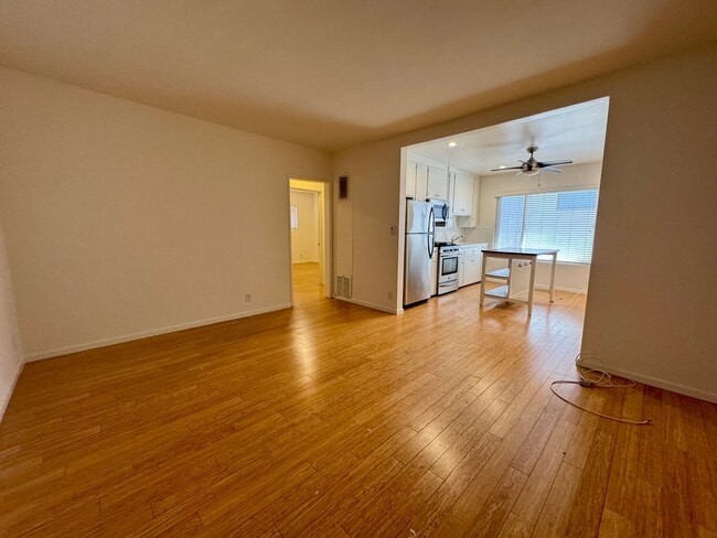 Photo - Steps from the famous Venice Boardwalk Unit 127 Vista Pl 05 ACTIVE