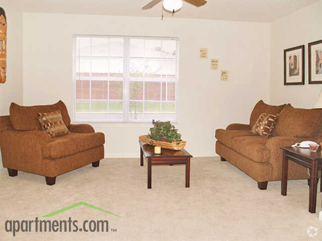 Living Room - Magnolia Court Apartments