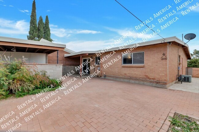 Photo - 5821 E North St