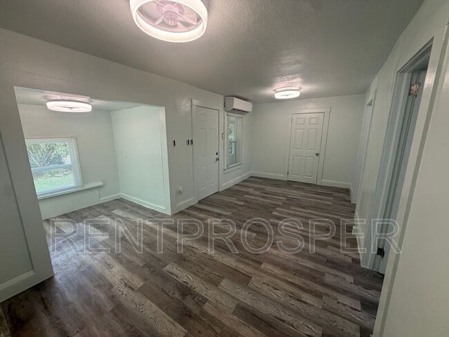 Photo - 716 W Mansfield St