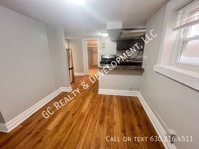Photo - 5410 W Berteau Ave Unit B