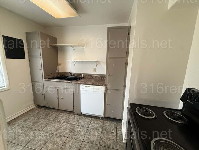 Photo - $815 - 2 bedroom/ 1 bathroom - Single Family Home