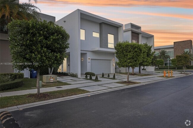 Building Photo - 10445 NW 68th Terrace Rental