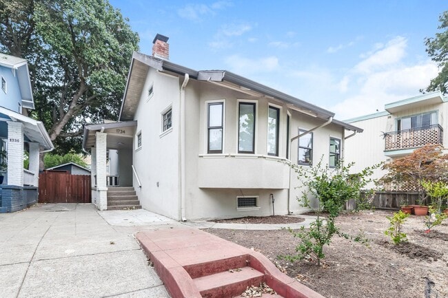 Building Photo - 1920 North Berkeley 2 Bedroom Bungalow Available!