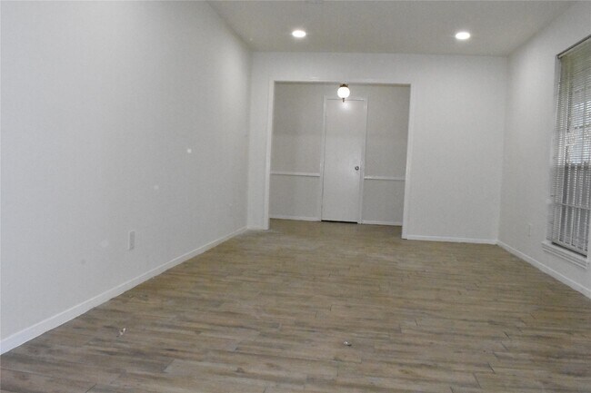 Photo - 10427 Huntington Wood Dr