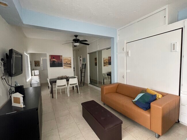 Spacious Living / Dining - 19051 Collins Ave Condo Unit E126