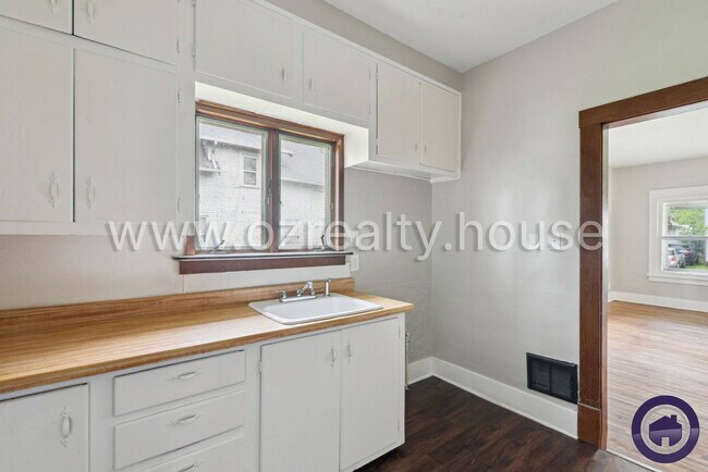 Photo - 2027 Berkshire Pl